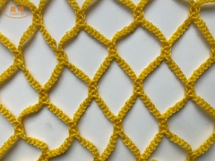 Macchina per la fabbricazione di reti a barretta a singolo ago per serre